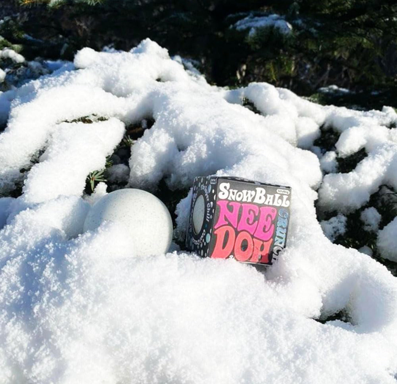 NeeDoh Snow Ball Crunch Stress Ball Sensory Fidget Toy (x1 Supplied)